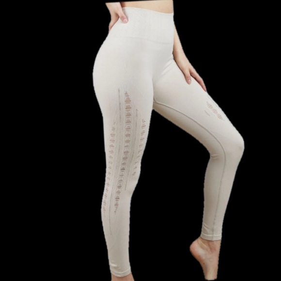 SAVVI Other - SAVVI Leggings & Sports Bra Set (2-piece)